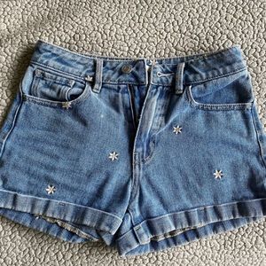 Pacsun Mom Shorts, Size 24inch waist, Daisy embroidery